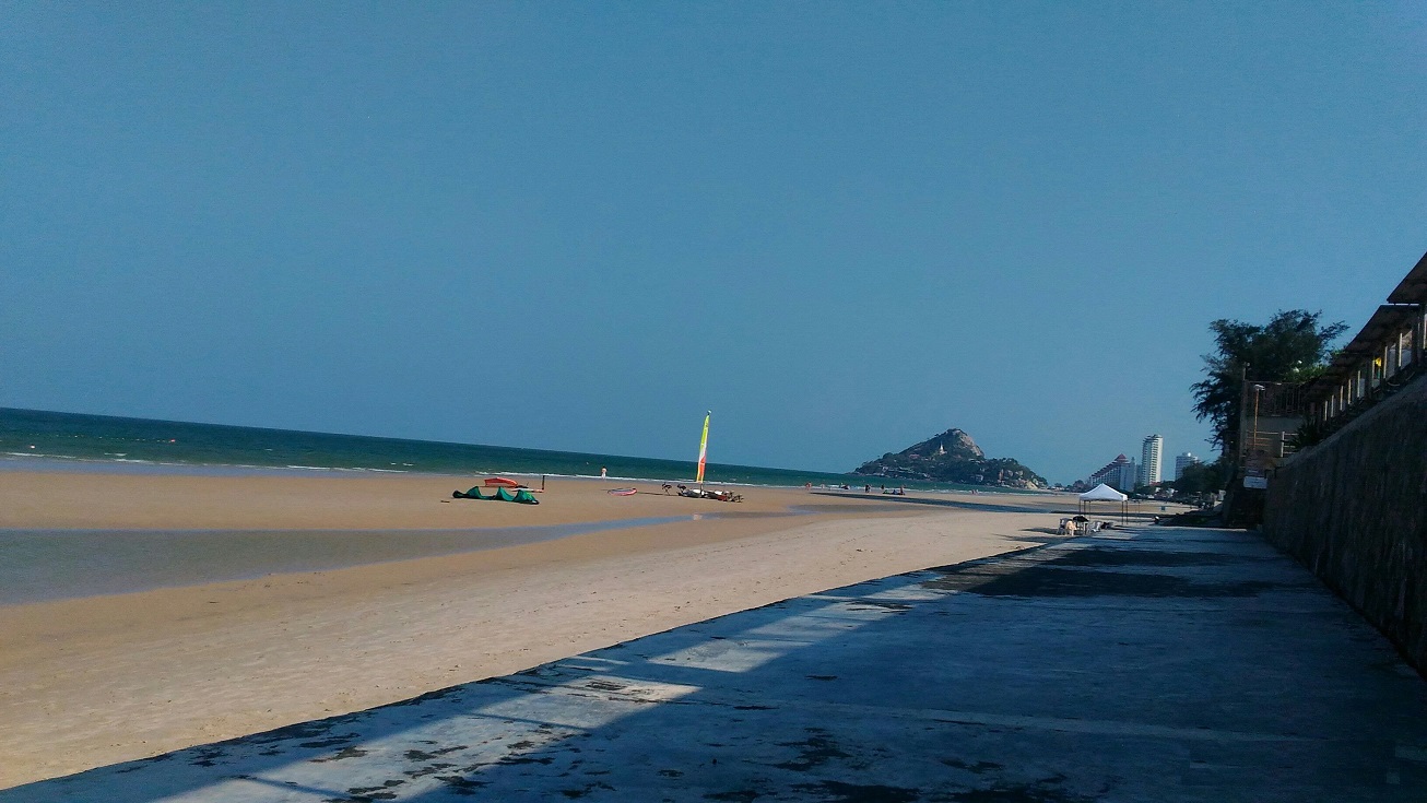 Hua Hin Beach. Rent a place near the most famous beach in Prachuap Khiri Khan Province.